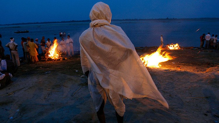 Un joven 'resucita' durante su propio funeral en la India