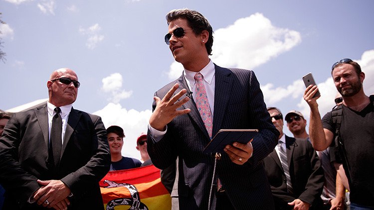 ¿Quién es Milo Yiannopoulos, la controvertida figura cuyos escándalos 'eclipsan' incluso a Trump?