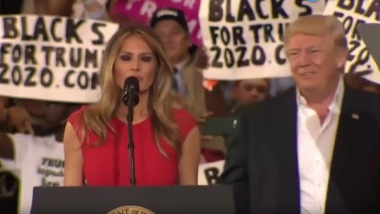 El polémico gesto de Melania Trump cuando su esposo le toca el hombro