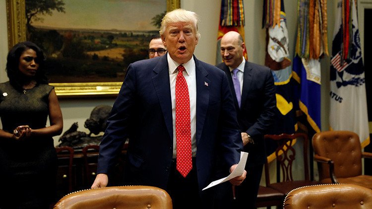 Trump: La expulsión de los inmigrantes indocumentados es una "operación militar"