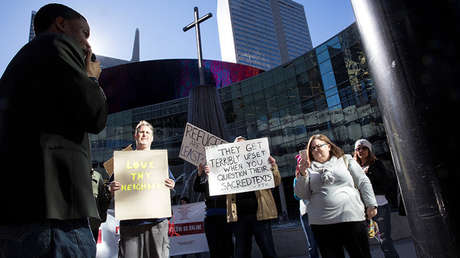 Trump promete "destruir totalmente" la ley que impide el discurso político de las iglesias