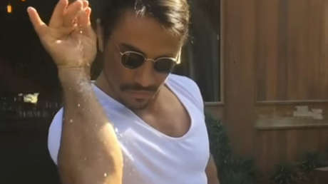 Nuevo meme: DiCaprio acude al restaurante del chef 'Salt Bae' (FOTO)