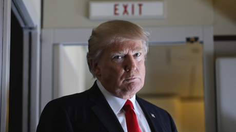 "Por qué no": críticas a una revista por la imagen de Trump bajo la mira de un arma (FOTO)