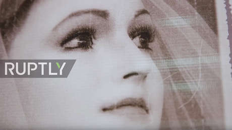 Maniquí o momia: Los mexicanos llevan 87 años discutiendo qué hay en la vitrina de esta tienda