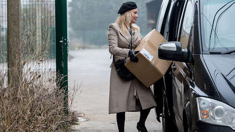 Pamela Anderson revela detalles sobre el abrigo ecológico ruso que le va a regalar a Melania Trump