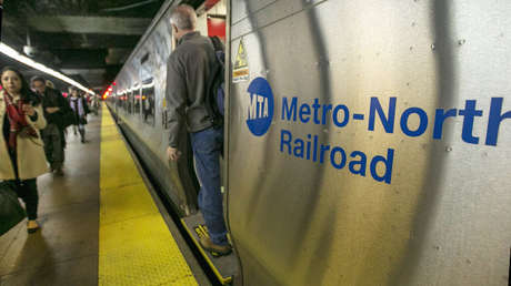 Así reaccionaron en Nueva York ante la ola de símbolos nazis en el metro (FOTO)