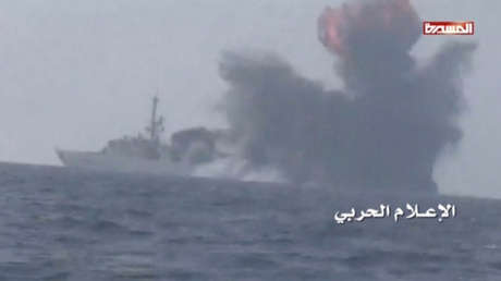 VIDEO: Un submarino suicida explota contra una fragata de Arabia Saudita