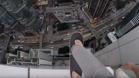 Lo que hace este 'skateboarder' le pondrá los pelos de punta