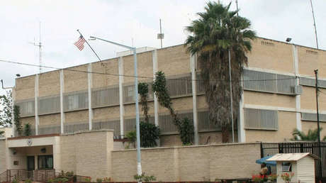 Zimbabue al embajador de EE.UU.: "Puede colgarse de una planta de banano"