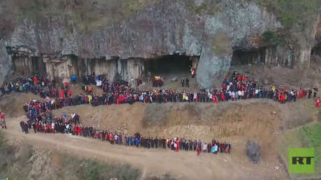 ¿Habrá arroz para todos? Esta prolífica familia china no cabe en la foto  (Video)