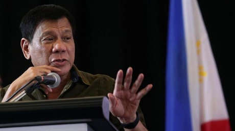 Duterte tacha de "idiota" a un expresidente de Colombia y defiende su lucha contra las drogas