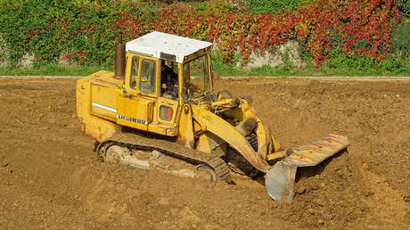 FOTOS: Quedó atrapado en una zanja de barro por 2 horas y sobrevivió gracias al yoga