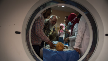Arqueólogos españoles hacen por primera vez en la historia un TAC a cinco momias en Egipto
