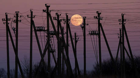 VIDEO: Siga el raro eclipse lunar de esta noche y el paso del 'cometa del Año Nuevo'