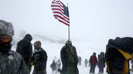 Veteranos de EE.UU. llegan a la reserva Standing Rock para defender a los sioux de la Policía