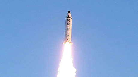 La Inteligencia surcoreana revela parámetros técnicos del misil balístico lanzado por Pionyang