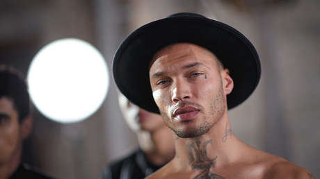 El 'delincuente más guapo de EE.UU.' debuta en la pasarela de Nueva York (FOTOS, VIDEO)