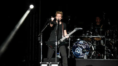 Schwarzenegger hace una broma con la banda Nickelback y recibe una dura respuesta