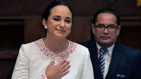 Presidenta de la Asamblea de Ecuador resulta ilesa tras recibir un sobre bomba