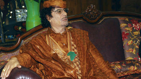 Exmilitar británico se viste de Gaddafi y arranca a mordiscos la oreja a un joven en un bar (foto)