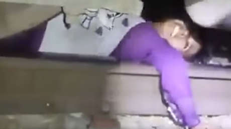 "Ya no me quiere": Intenta suicidarse por amor tirándose a las vías del tren (FUERTE VIDEO)