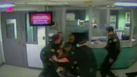 'Policía bueno, policía malo': Dos agentes de seguridad se pelean en una cárcel en EE.UU. (VIDEO)