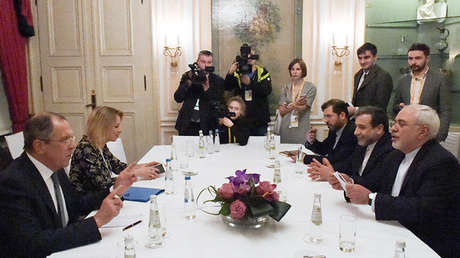 Lavrov comprueba si hay espías durante su encuentro con el director del OIEA (VIDEO)