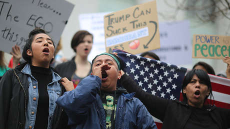 Michael Moore encuentra la forma de "detener la locura de Trump"