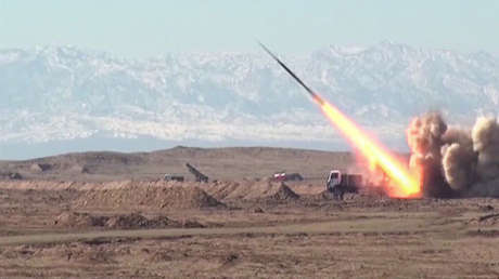 Video: Irán prueba misiles en un desierto