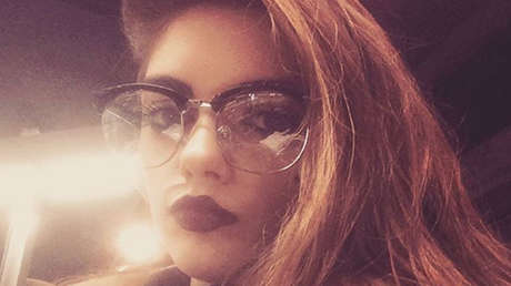 Una joven británica asegura que fue despedida por "ser demasiado guapa"