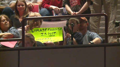 "A la gente le gustan los mexicanos": Un niño de EE.UU. critica el muro de Trump y cosecha ovaciones