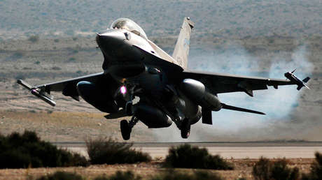 Israel bombardea Gaza en respuesta a un cohete lanzado contra su territorio (VIDEO)