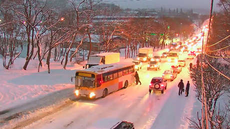 Hielo, velocidad y pánico: El peligro de ponerse al volante en el Lejano Oriente ruso (Videos)