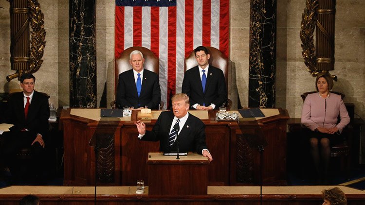 Trump: "Pronto comenzaremos la construcción de un gran, gran muro en nuestra frontera sur"