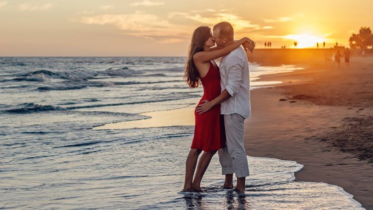 Descubren a qué mujeres no les importan tanto los varones con 'buenos genes'