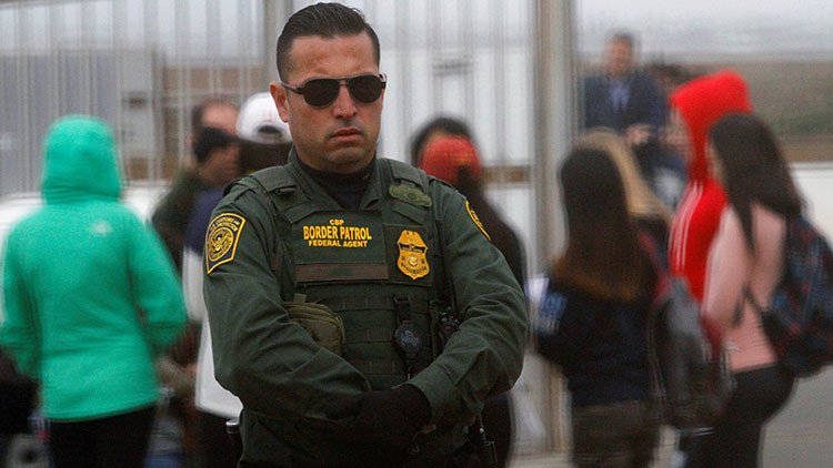 ¿Cómo evitar que los agentes fronterizos de EE.UU. controlen su teléfono celular?