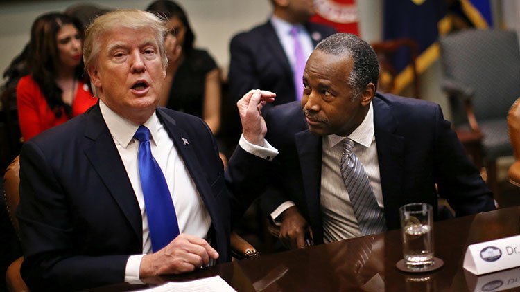 Ben Carson: Los esclavos eran "inmigrantes" que trabajaron realmente duro "por menos"