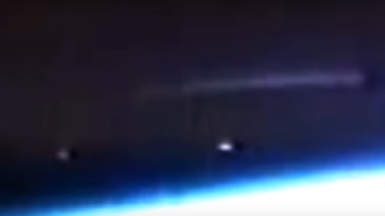 Avistan un supuesto ovni durante una retransmisión en vivo de la NASA desde la EEI