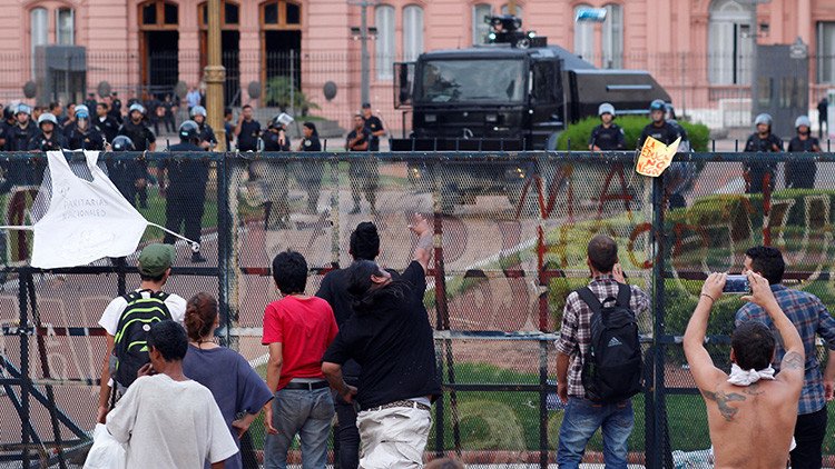 Periodista argentino pide "la vuelta de Videla" para que "torture" a los que protestan