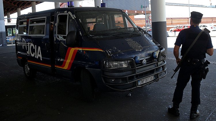 España: Cae una red de explotación sexual que vendía por Internet la virginidad de una menor