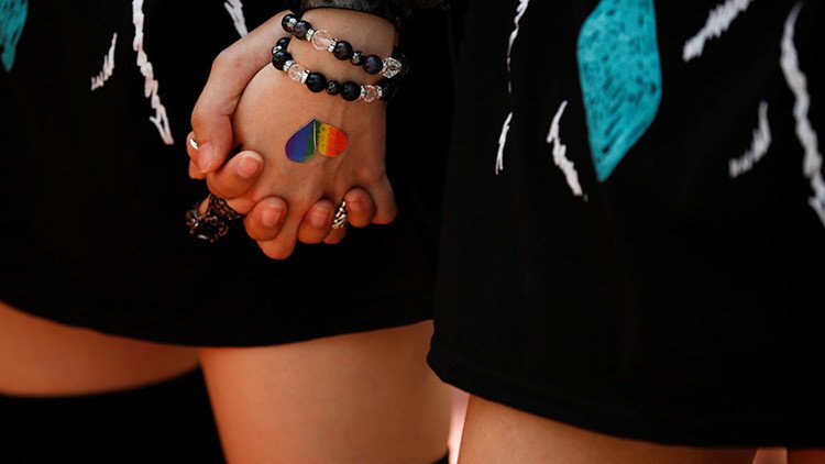 Pastor peruano: "Si encuentran a dos mujeres teniendo sexo, maten a las dos"