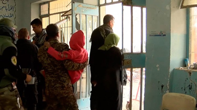 "Mi hijo murió, tenía 10 años": Civiles bajo el fuego cruzado en Mosul