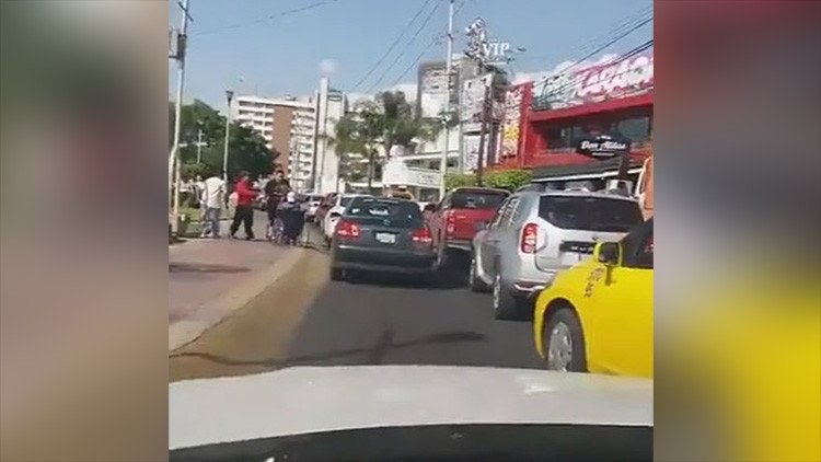 Milagrosa curación de un 'discapacitado' bajo los golpes de un taxista   