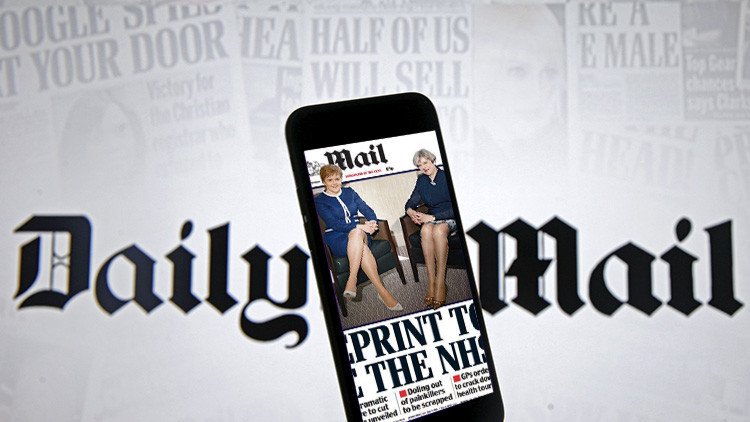 ¿Por qué todos hablan de esta fotografía del encuentro entre Nicola Sturgeon y Theresa May?