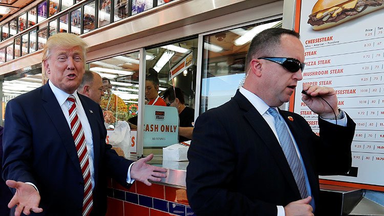 Casa Blanca: "A Trump lo relacionan con Rusia incluso cuando se echa aliño ruso a la ensalada"