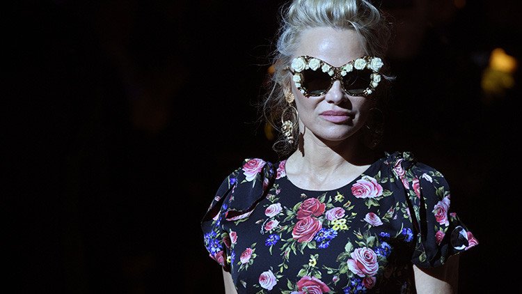 "Mi relación con Julian no es un secreto": Pamela Anderson admite su amor por fundador de WikiLeaks