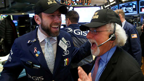 El Dow Jones alcanza los 21.000 puntos tras el discurso de Trump en el Congreso