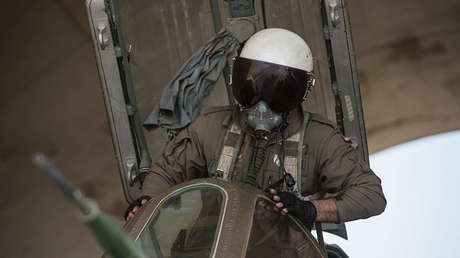 Los equipos de rescate turcos hallan herido al piloto de caza sirio