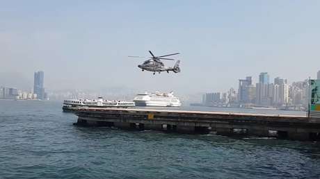 Este helicóptero parece elevarse como por arte de magia