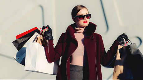 Revelan la razón por la que las mujeres gastan tanto dinero